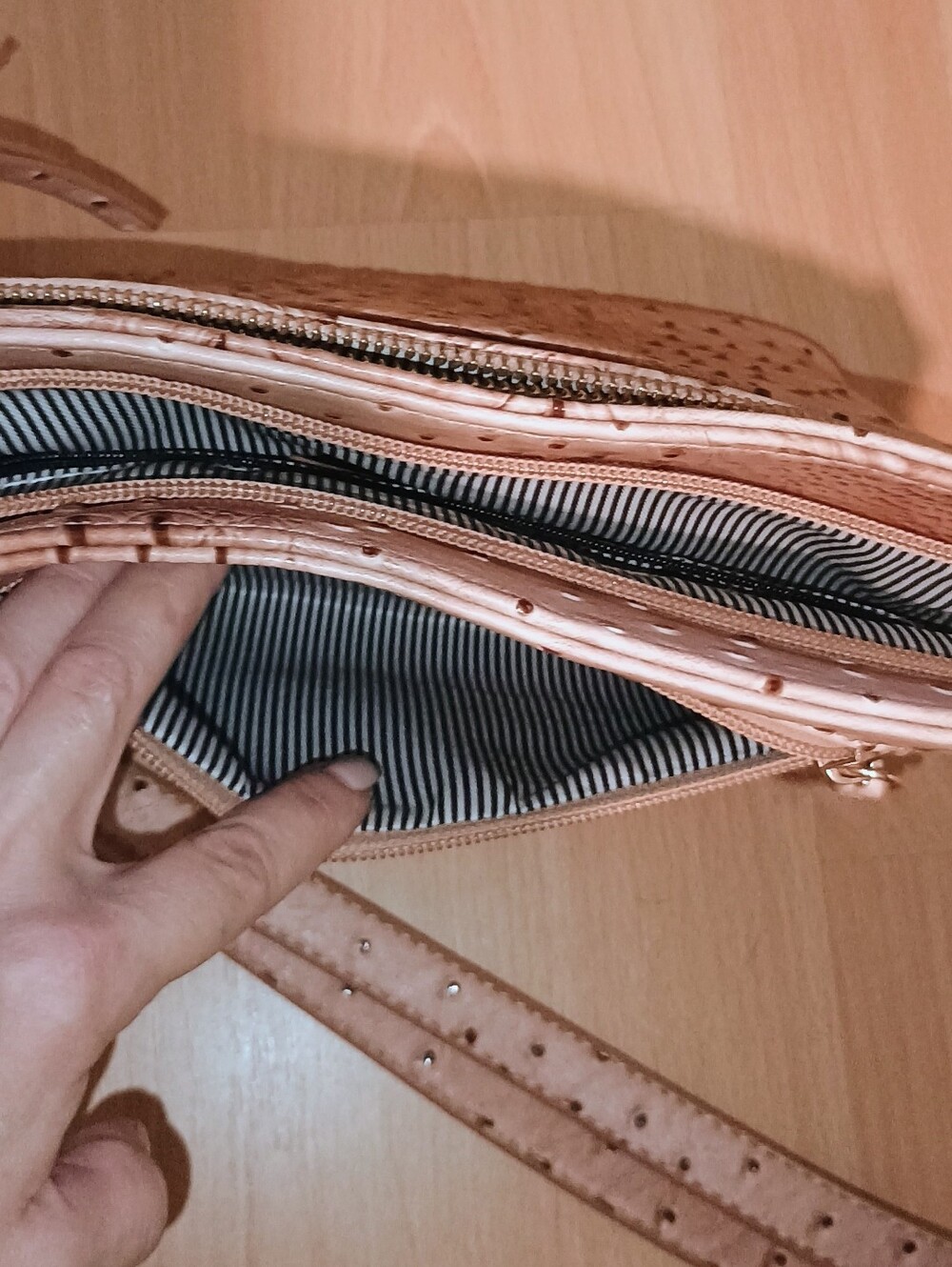 Pink Purse - Picture 3 of 4